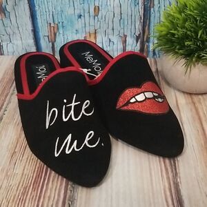 Memoi Bite Me Closed Toe Slippers